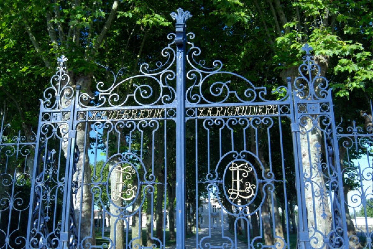 Classic Visit of Château Haut Breton Larigaudière - Vignerons Indépendants